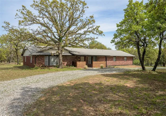Homes for sale in Harrah, OK | 1172 Woodcrest Dr, Harrah, OK 73045 | MLS# 1223882