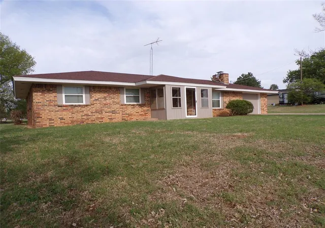Homes for sale in Hydro, OK | 535 N Salyer, Hydro, OK 73048 | MLS# 1223909