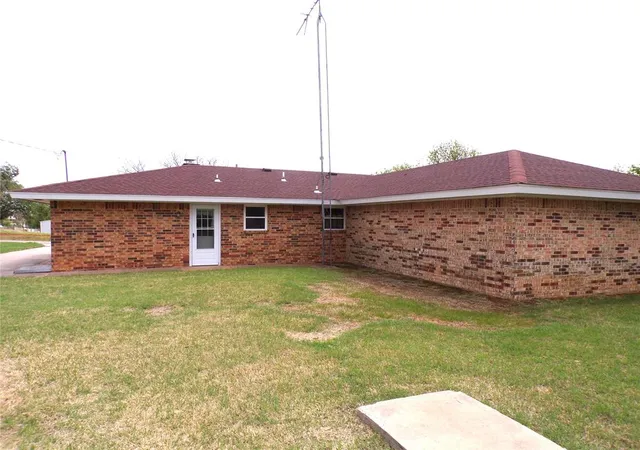 Homes for sale in Hydro, OK | 535 N Salyer, Hydro, OK 73048 | MLS# 1223909