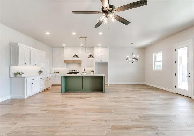Photo 2 of Single family home for sale at 713 Summit Holw Dr, Norman, OK 73071 | MLS# 1223971 | Listing updated on 2026-08-12