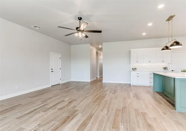 Photo 4 of Single family home for sale at 713 Summit Holw Dr, Norman, OK 73071 | MLS# 1223971 | Listing updated on 2026-08-12