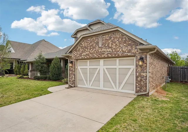 4th image of 18508 Diego Pl, Edmond, OK 73012 | MLS# 1223981