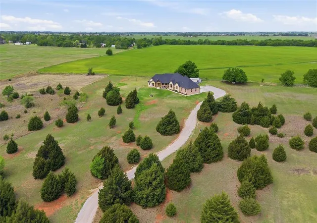 2nd image of 579 N Cemetery Rd, Tuttle, OK 73089 | MLS# 1223989