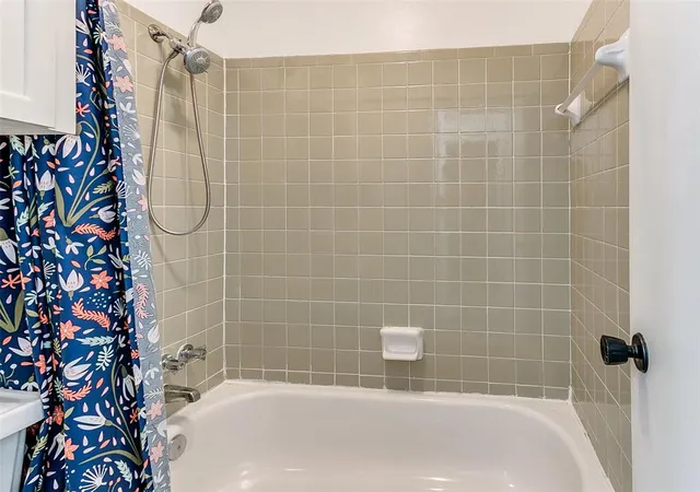 image of 801 Cardinal Creek Blvd, Norman, OK 73072