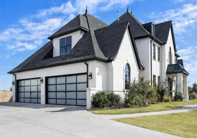 Photo 2 of Single family home for sale at 533 Oak Summit Rd, Edmond, OK 73025 | MLS# 1224056 | Listing updated on 2026-07-22