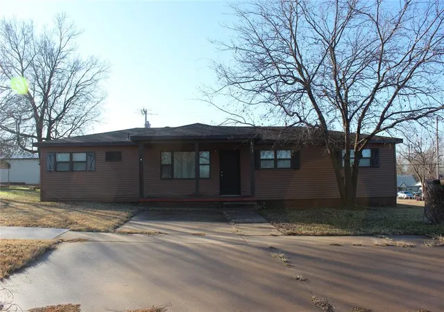 Photo 2 of Sale Pending at 413 W 2nd Street, Wellston, OK 74881 | MLS# 1224078 | Listing updated on 2026-09-18