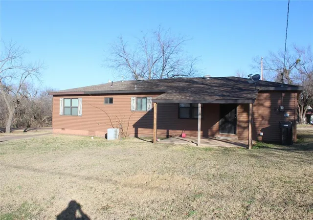 Photo 4 of Sale Pending at 413 W 2nd Street, Wellston, OK 74881 | MLS# 1224078 | Listing updated on 2026-09-18