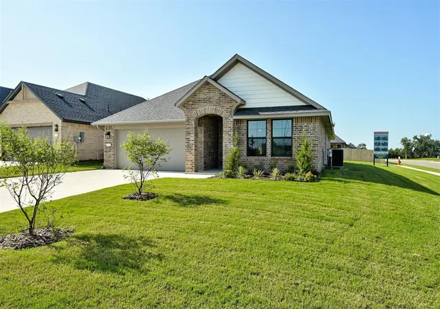 Photo 2 of Single family home for sale at 4800 Sand Lily Ln, Edmond, OK 73034 | MLS# 1224099 | Listing updated on 2026-09-15