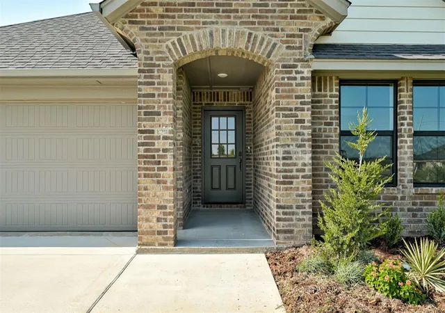 Photo 3 of Single family home for sale at 4800 Sand Lily Ln, Edmond, OK 73034 | MLS# 1224099 | Listing updated on 2026-09-15