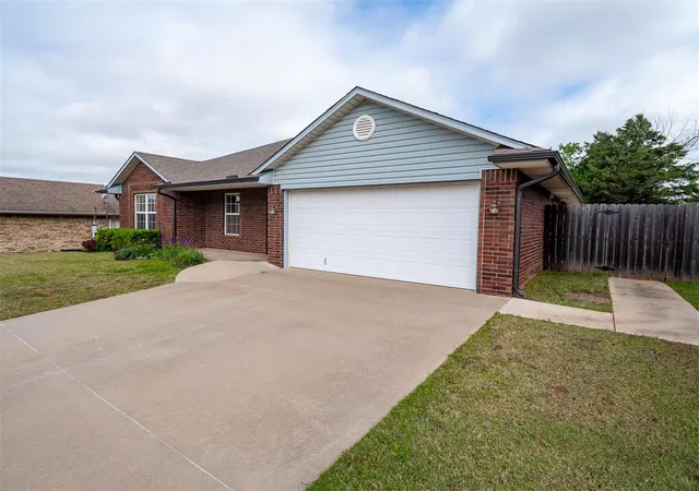 Homes for sale in Shawnee, OK | 2264 Gray Dove Dr, Shawnee, OK 74804 | MLS# 1224101