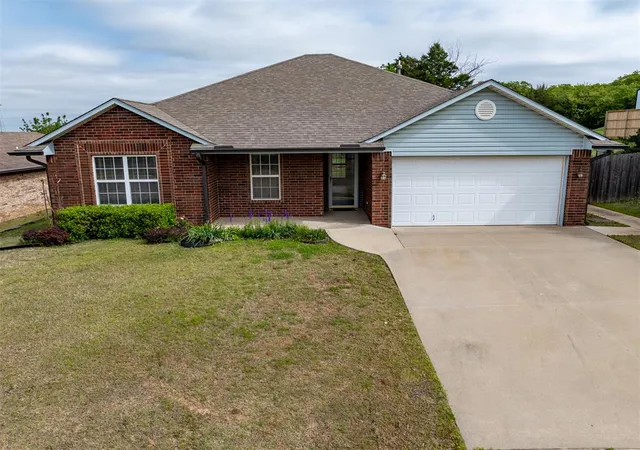 Homes for sale in Shawnee, OK | 2264 Gray Dove Dr, Shawnee, OK 74804 | MLS# 1224101