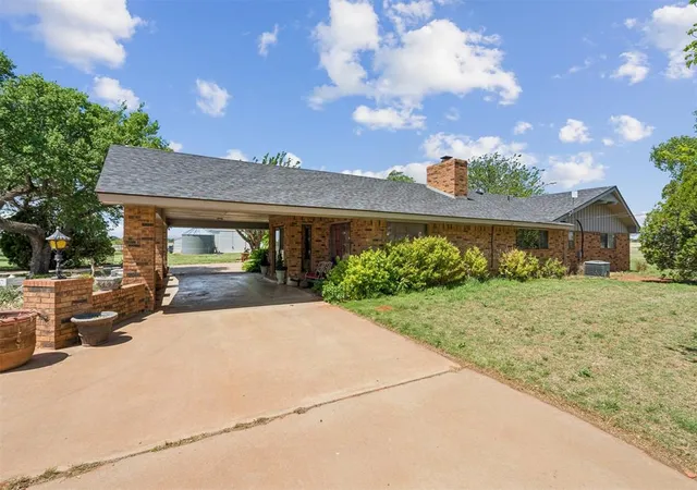 Homes for sale in Foss, OK | 21749 E 1150 Rd, Foss, OK 73647 | MLS# 1224106