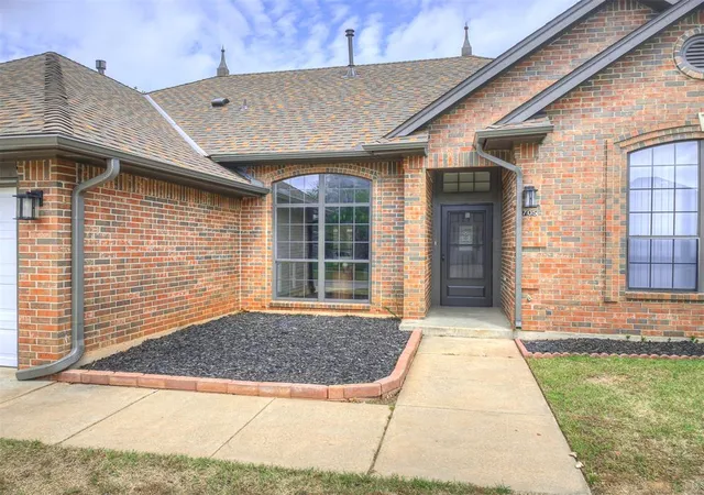 3rd image of 705 Nw 143Rd St, Edmond, OK 73013 | MLS# 1224134