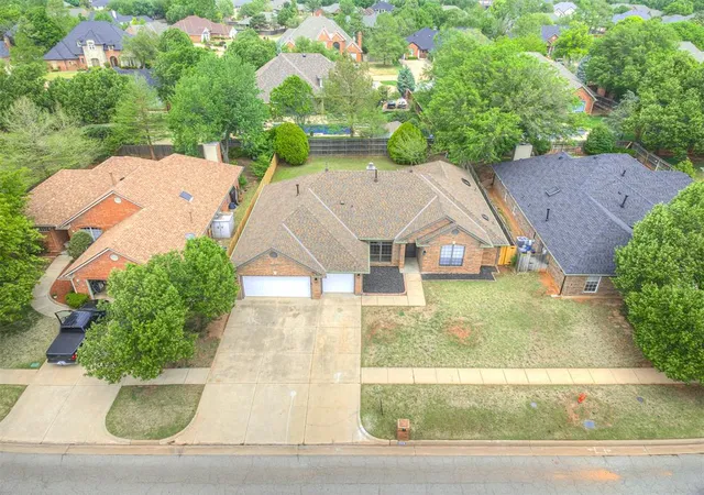 4th image of 705 Nw 143Rd St, Edmond, OK 73013 | MLS# 1224134