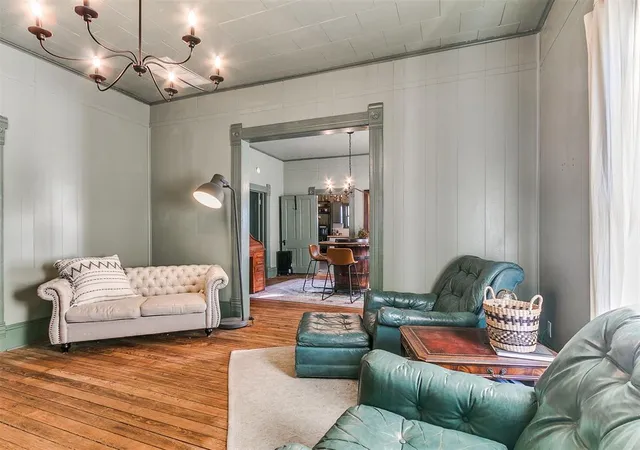 4th image of 318 S 2Nd St, Guthrie, OK 73044 | MLS# 1224183