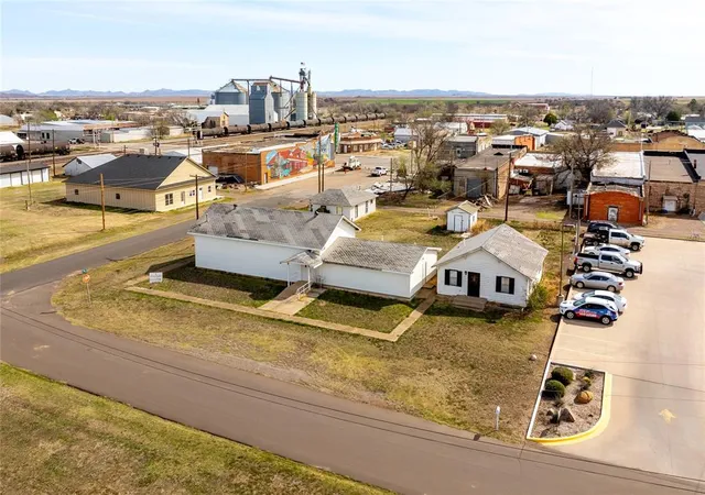 Photo 1 of Single family home for sale at 602 D St, Snyder, OK 73566 | MLS# 1224220 | Listing updated on 2026-09-23