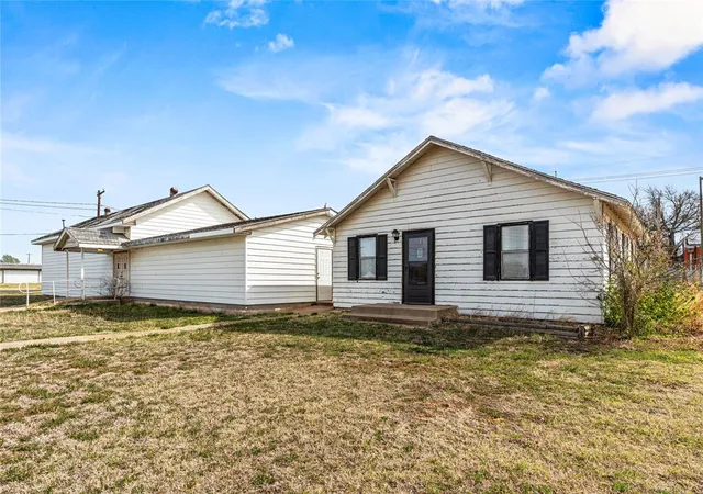 Photo 3 of Single family home for sale at 602 D St, Snyder, OK 73566 | MLS# 1224220 | Listing updated on 2026-09-23