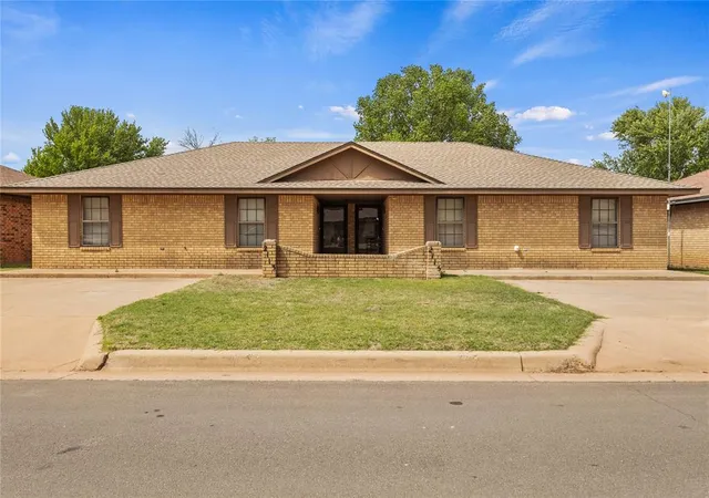 Homes for sale in Weatherford, OK | 2113 Lynn Ln, Weatherford, OK 73096 | MLS# 1224227