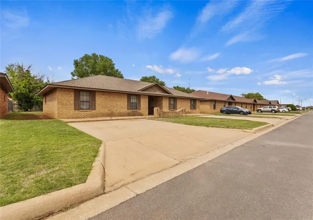Homes for sale in Weatherford, OK | 2113 Lynn Ln, Weatherford, OK 73096 | MLS# 1224227
