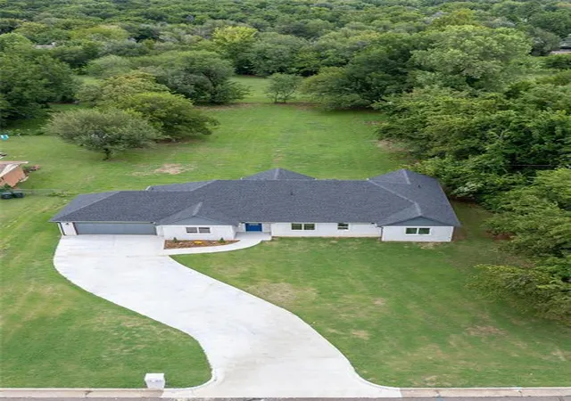 2nd image of 9717 Ne 10th St, Oklahoma City, OK 73130 | MLS# 1224256