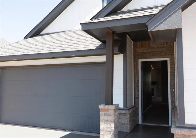 2nd image of 3220 Perch Dr, Yukon, OK 73099 | MLS# 1224294