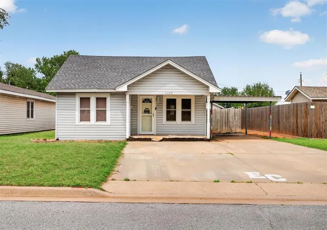 Homes for sale in Elk City, OK | 1109 W A Ave, Elk City, OK 73644 | MLS# 1224349