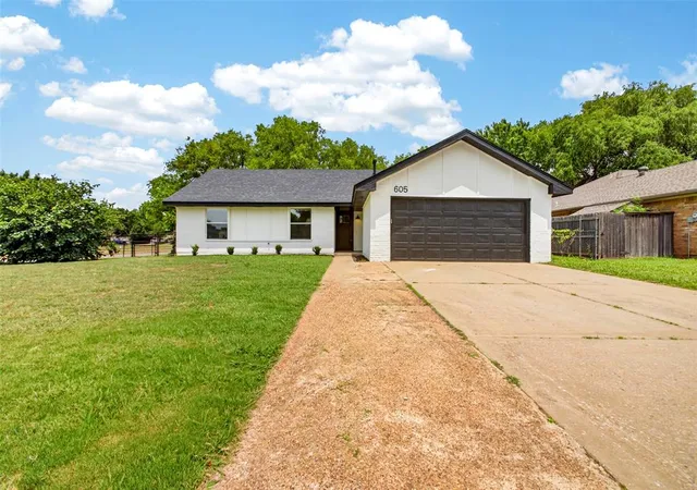 Homes for sale in Edmond, OK | 605 Cinnamon Dr, Edmond, OK 73003 | MLS# 1224384