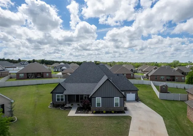 1st image of 2704 Woodlawn Ct, Shawnee, OK 74804 | MLS# 1224393