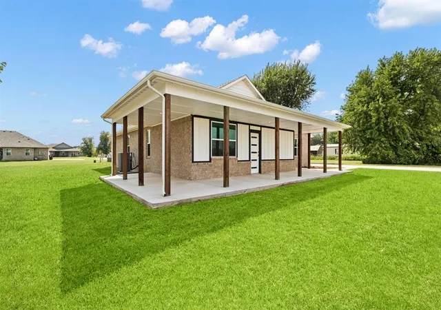 Photo 2 of Single family home for sale at 12624 E Hefner Rd, Jones, OK 73049 | MLS# 1224421 | Listing updated on 2026-05-27