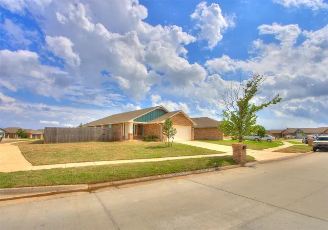 Photo 3 of Single family home for sale at 3700 Central Park Dr, Moore, OK 73160 | MLS# 1224495 | Listing updated on 2026-09-23