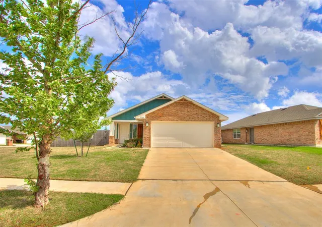 Photo 3 of Single family home for sale at 3700 Central Park Dr, Moore, OK 73160 | MLS# 1224495 | Listing updated on 2026-09-23