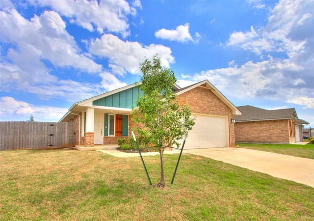 Photo 4 of Single family home for sale at 3700 Central Park Dr, Moore, OK 73160 | MLS# 1224495 | Listing updated on 2026-09-23