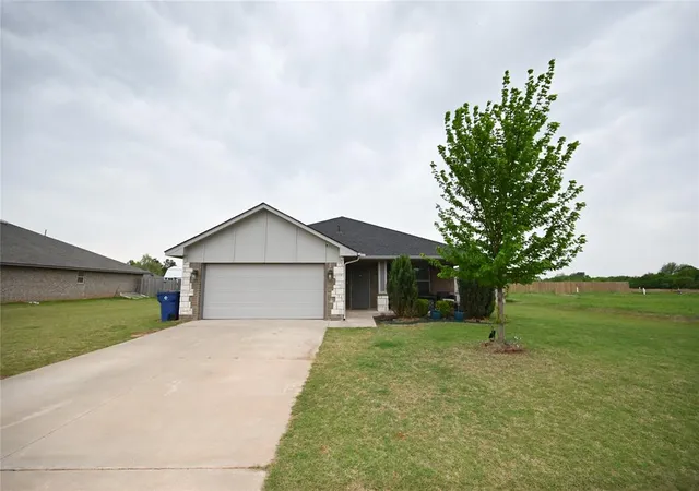 Photo 1 of Single family home for sale at 911 Sleepy Holw Blvd, Chickasha, OK 73018 | MLS# 1224540 | Listing updated on 2026-09-18