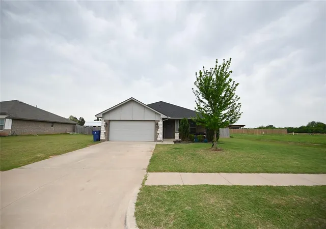 Homes for sale in Chickasha, OK | 911 Sleepy Hollow Blvd, Chickasha, OK 73018 | MLS# 1224540