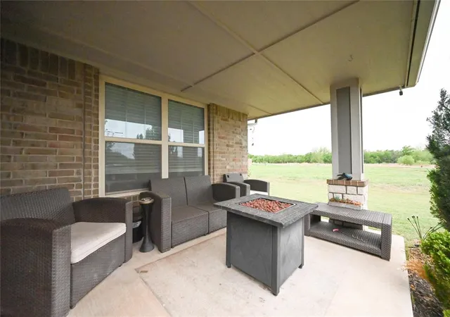 Photo 3 of Single family home for sale at 911 Sleepy Holw Blvd, Chickasha, OK 73018 | MLS# 1224540 | Listing updated on 2026-09-18