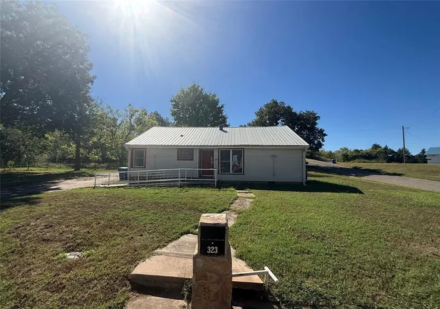 Photo 1 of Single family home for sale at 323 W 6th Street, Chandler, OK 74834 | MLS# 1224552 | Listing updated on 2026-10-06