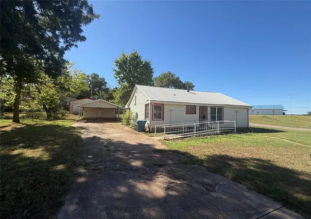 Photo 2 of Single family home for sale at 323 W 6th Street, Chandler, OK 74834 | MLS# 1224552 | Listing updated on 2026-10-06