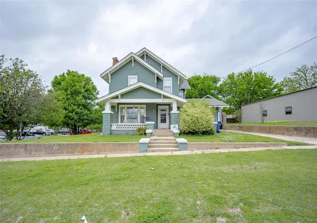 Homes for sale in Wynnewood, OK | 302 E Cherokee St, Wynnewood, OK 73098 | MLS# 1224567