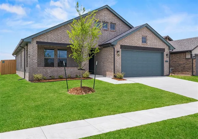 Photo 2 of Single family home for sale at 16001 Switchgrass Pl, Moore, OK 73170 | MLS# 1224610 | Listing updated on 2026-08-05