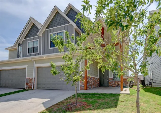 2nd image of 17620 Hampton Park Dr #A + B, Edmond, OK 73012 | MLS# 1224623