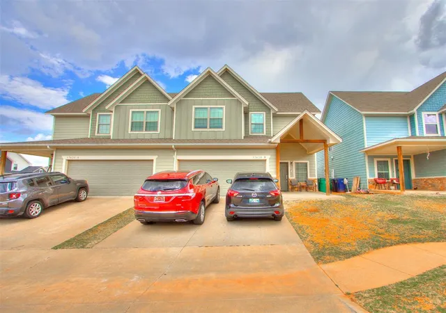 2nd image of 17620 Hampton Park Dr, Edmond, OK 73012