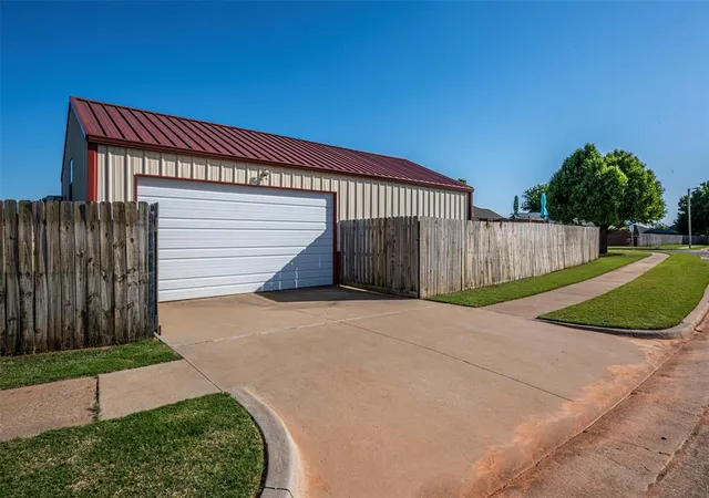 Photo 4 of Single family home for sale at 3300 Judy Ter, Moore, OK 73160 | MLS# 1224652 | Listing updated on 2026-04-21