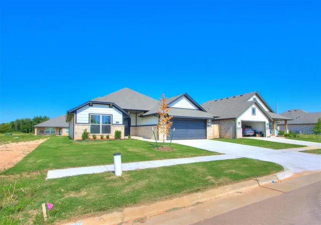 Photo 4 of Single family home for sale at 7701 Wilshire Woods Dr, Yukon, OK 73099 | MLS# 1224659 | Listing updated on 2026-08-21