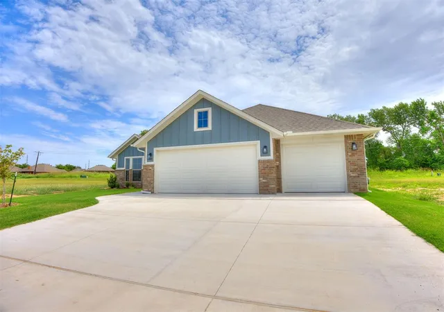 Photo 3 of Single family home for sale at 7608 Three Woods Ln, Yukon, OK 73099 | MLS# 1224668 | Listing updated on 2026-08-21