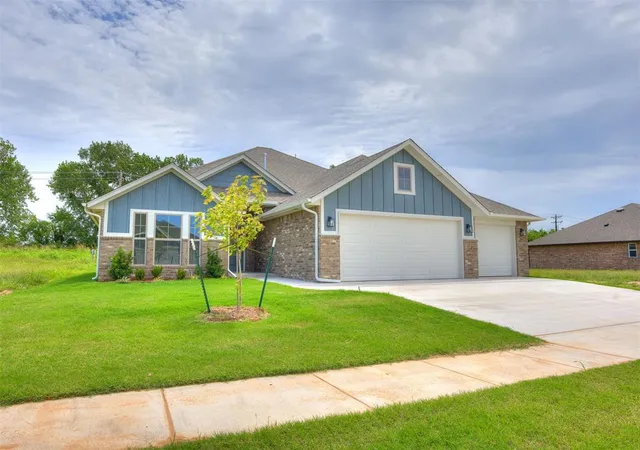 Photo 3 of Single family home for sale at 7608 Three Woods Ln, Yukon, OK 73099 | MLS# 1224668 | Listing updated on 2026-08-21
