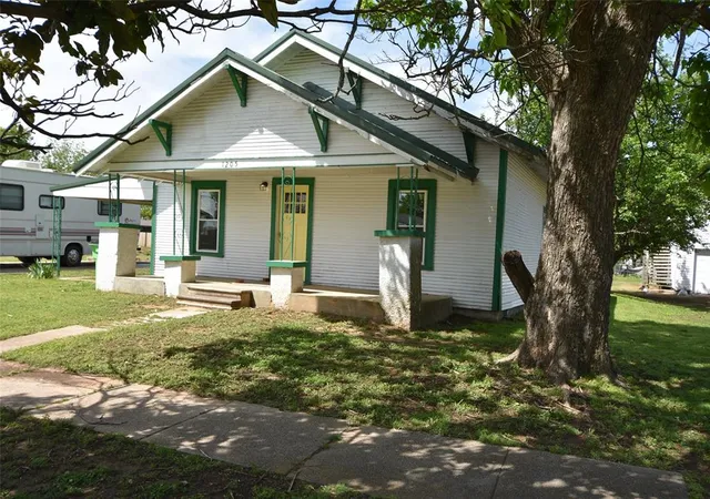 3rd image of 1205 N Barta Ave, Prague, OK 74864 | MLS# 1224677