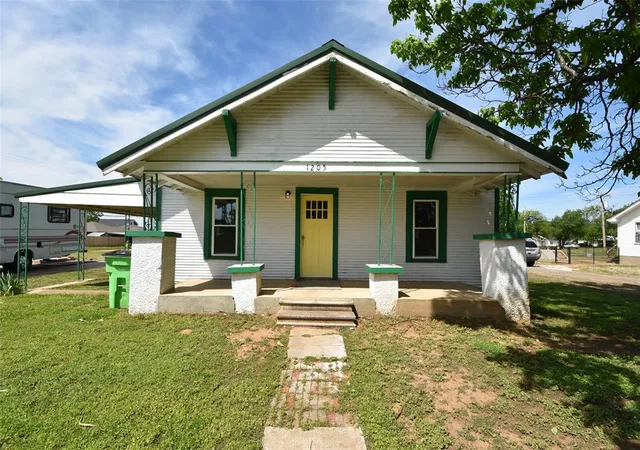 4th image of 1205 N Barta Ave, Prague, OK 74864 | MLS# 1224677