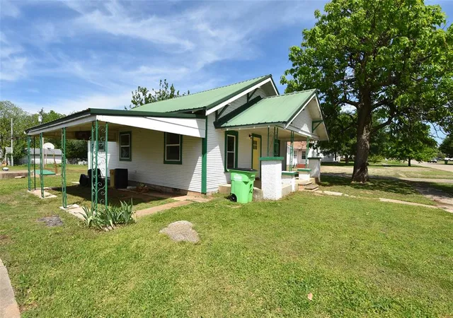 5th image of 1205 N Barta Ave, Prague, OK 74864 | MLS# 1224677