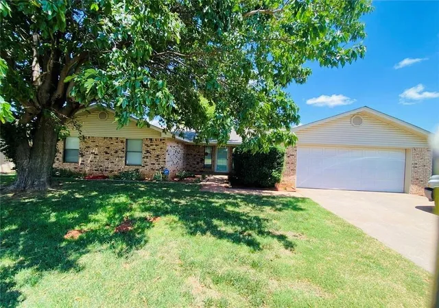 Homes for sale in Elk City, OK | 131 E Bonita Dr, Elk City, OK 73644 | MLS# 1224761