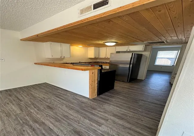 Listing Photo 2 - Condo for sale in building located at 3509 N Nesbitt Ave, Oklahoma City, OK 73112 - Unit #